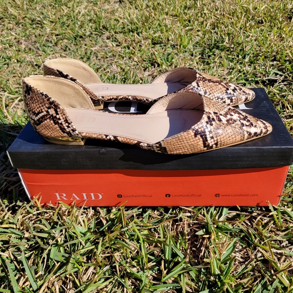 Snakeskin Pointed Toe Flats - Picture 8 of 11